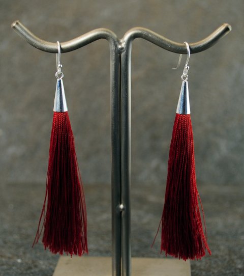 Maroon tassel reringe