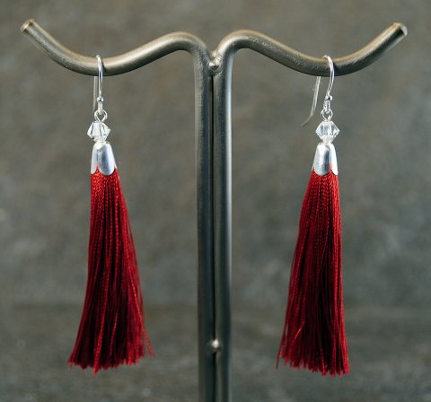 Maroon tassel reringe