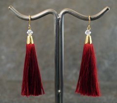 Maroon tassel reringe