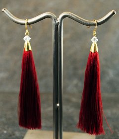 Maroon tassel reringe