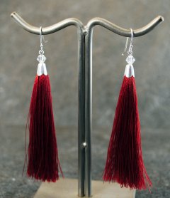 Maroon tassel reringe