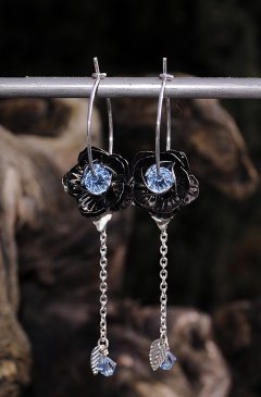 Metal blomst med swarovski