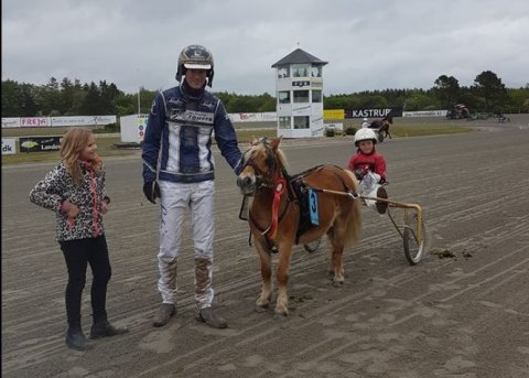 27/5-19 - Manse og Oliver Jensen vinder ponyløbet