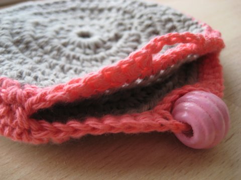 Hklet pung (gr med pink kant)