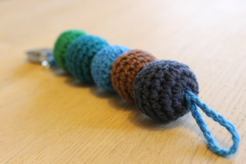 Suttek�de med h�klede kugler (drengemodel)