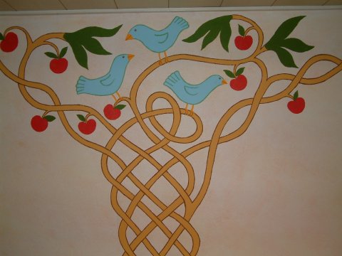 Lotte Rosenkilde Urkraft Kunst. Vægmaleri i butik Cox Orange, Fejø. Keltisk æbletræ. Detalje.