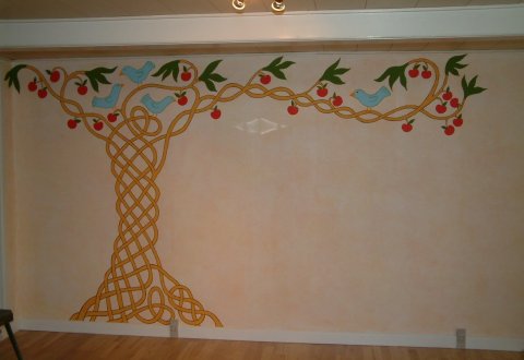 Lotte Rosenkilde Urkraft Kunst. Vægmaleri i butik Cox Orange, Fejø. Keltisk æbletræ.