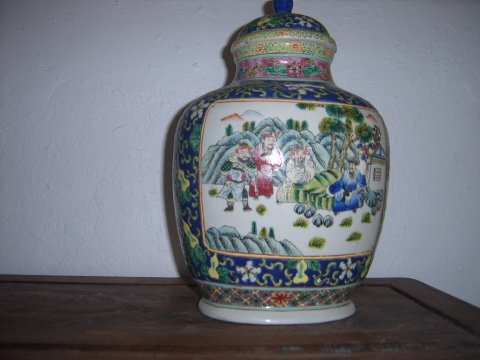 Kinesisk krukke med lg