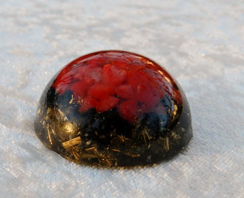 Handmade orgonite (red jasper & black garnet)