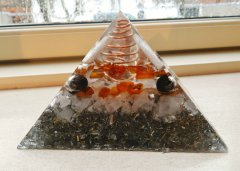 Orgonite pyramid (with tiger's eye, amber, copper spiral & dobbel quartz point)