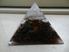 Giza pyramid (with clear quartz & amber)