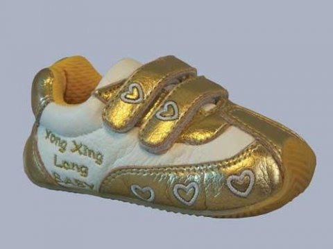 baby sko med guld og hjerter